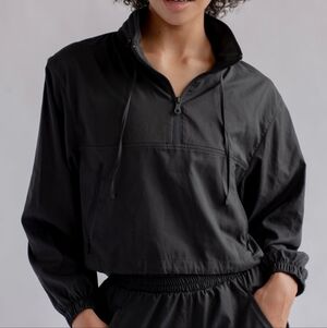 Girlfriend Collective Hummingbird Half Zip Windbreaker Black Medium